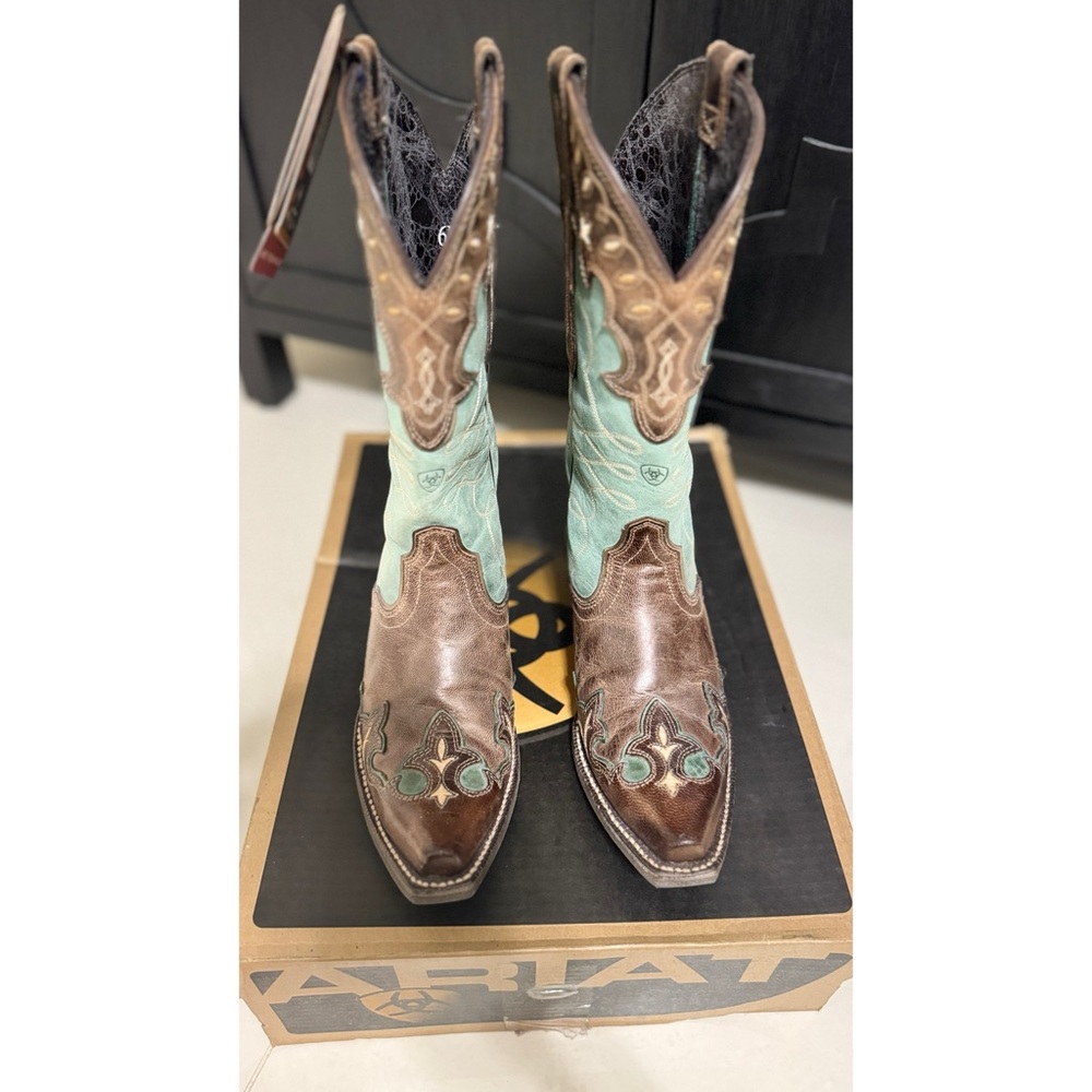 Beautiful women’s  Ariat boots